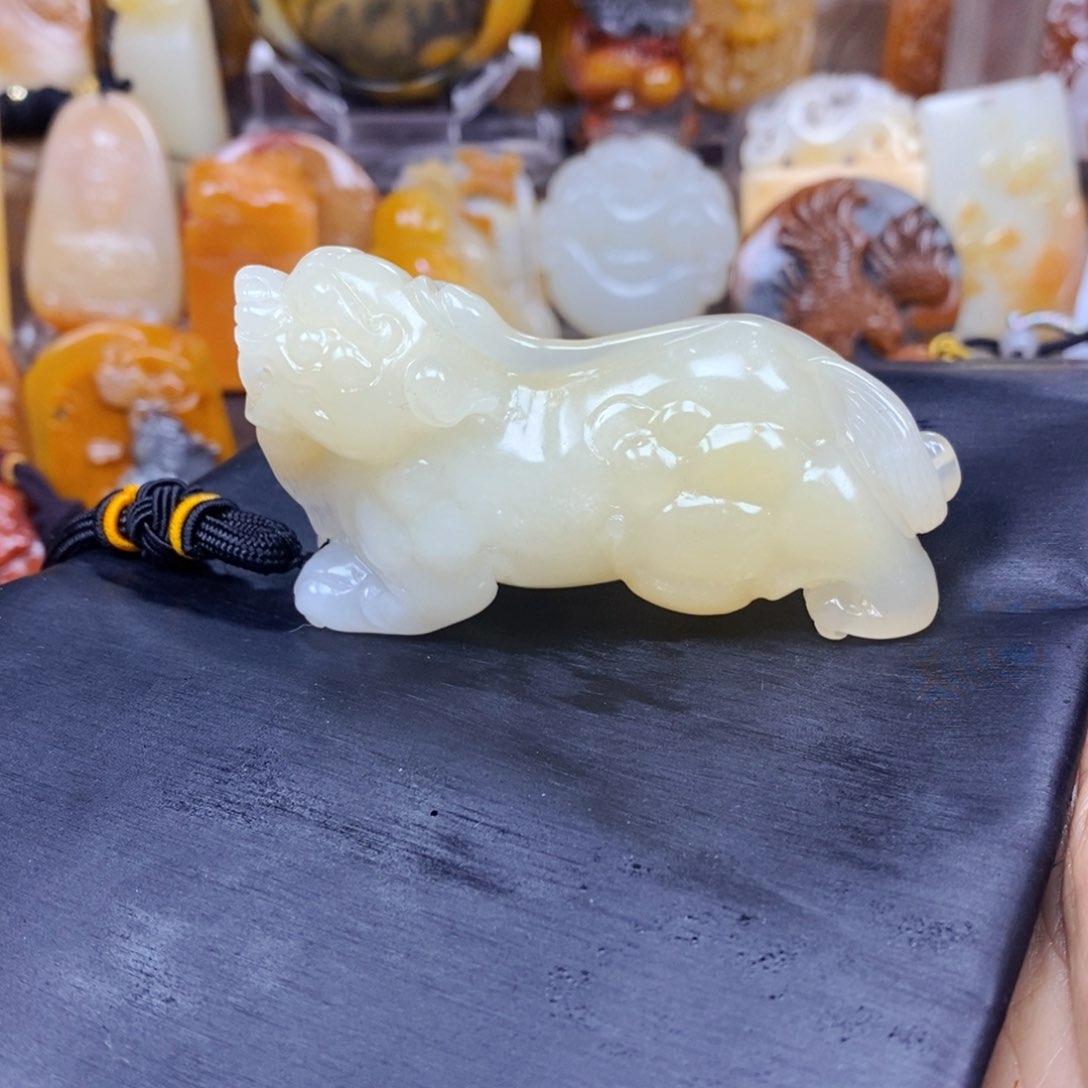 石英质玉（黄龙玉）颈饰未镶嵌