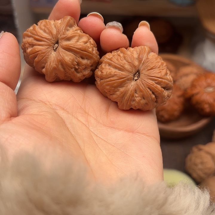 文玩核桃吊坠元宝42全品