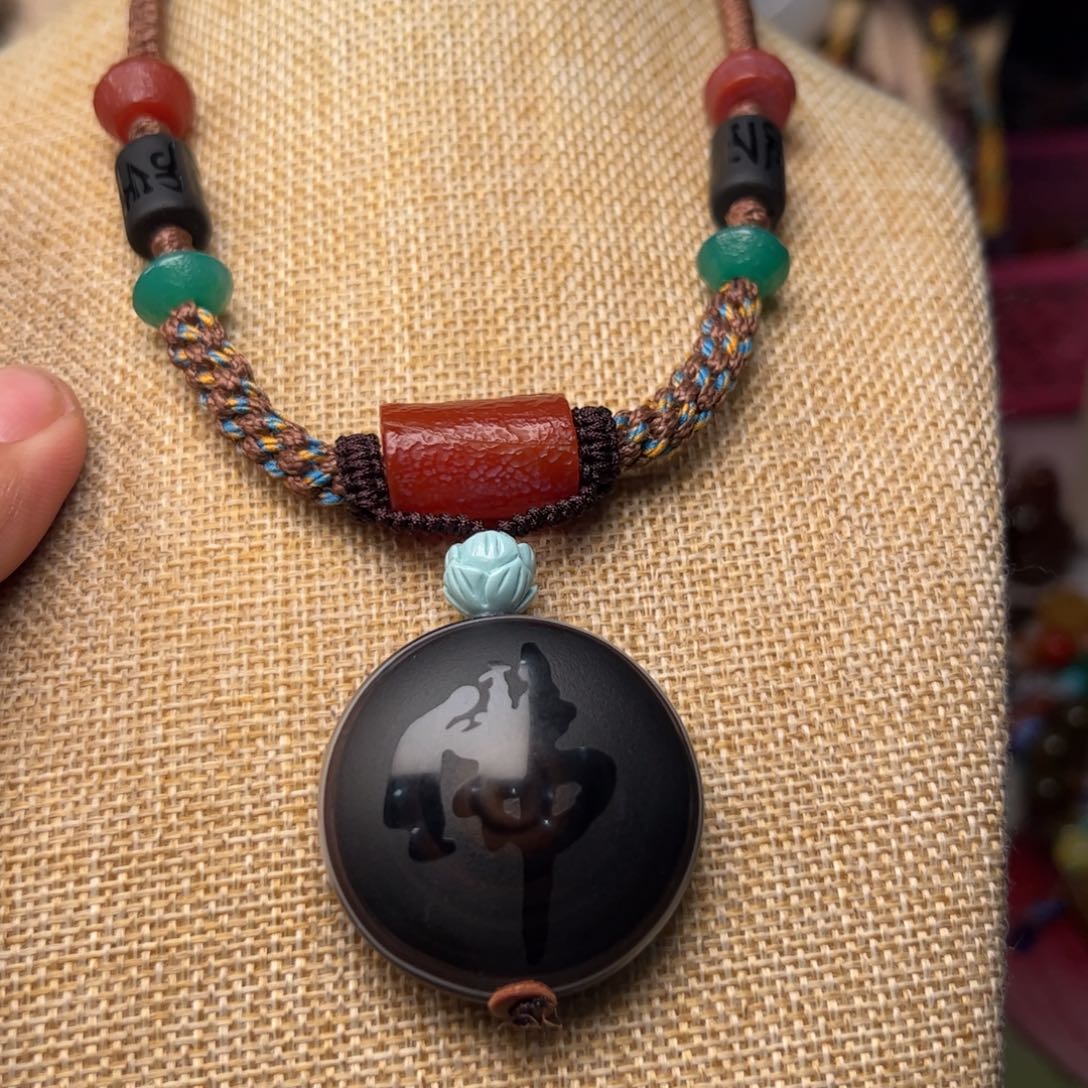 玛瑙/玉髓颈饰未镶嵌