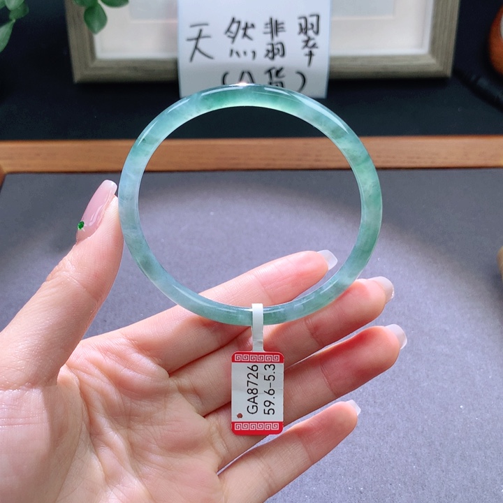 翡翠手镯未镶嵌天然翡翠手镯