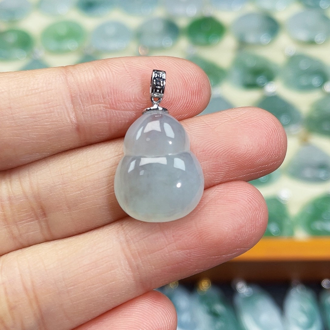 翡翠颈饰18K金镶嵌吊坠