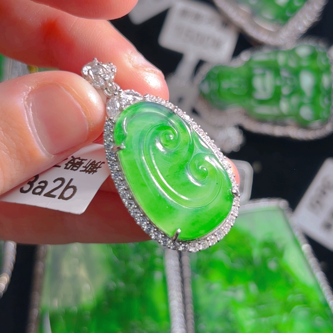 翡翠颈饰银S925镶嵌如意