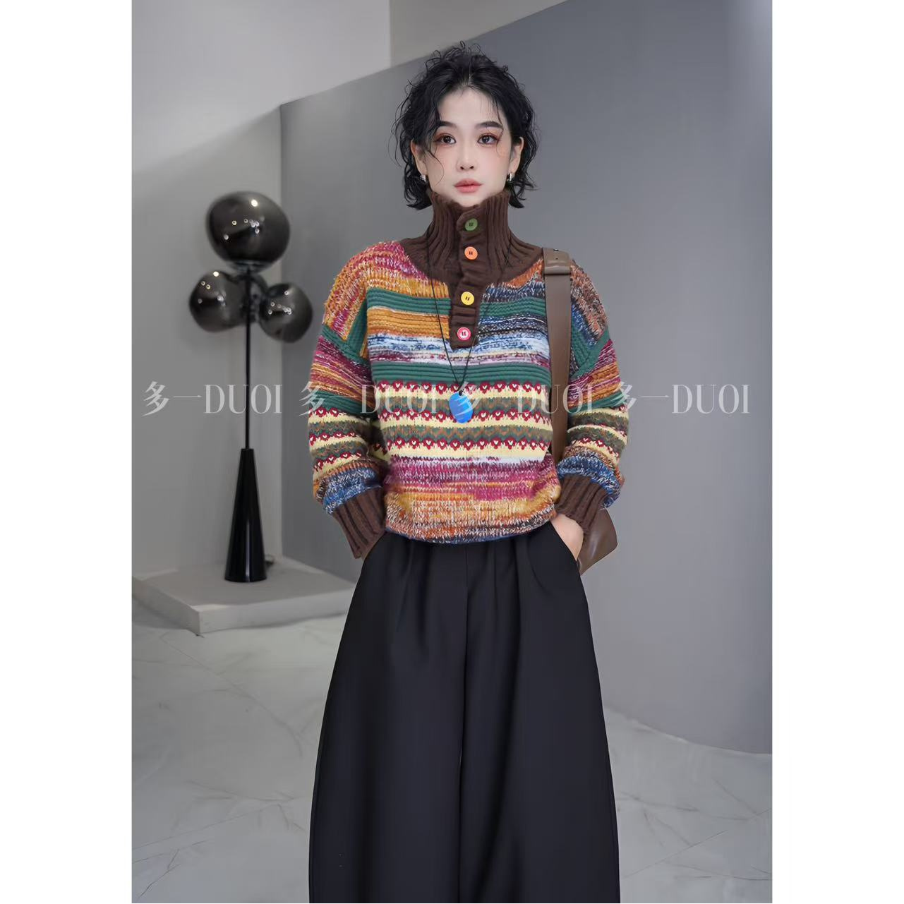 多一“费尔岛”2024冬季重工提花复古翻领彩色条纹拼接彩色纽扣毛衣