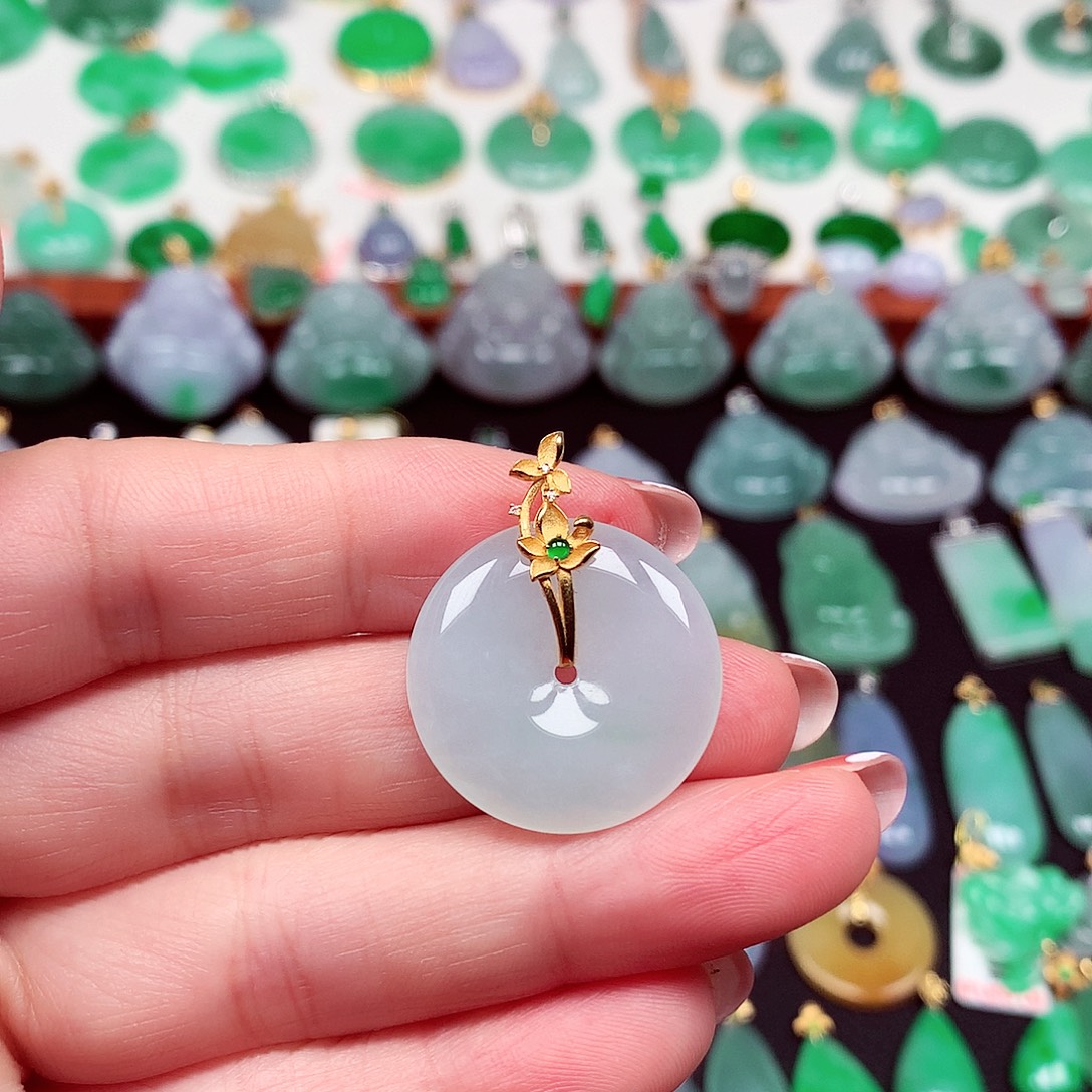 翡翠18K金镶嵌颈饰