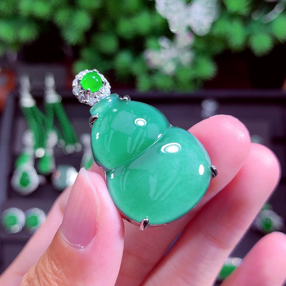 颈饰未镶嵌翡翠天然