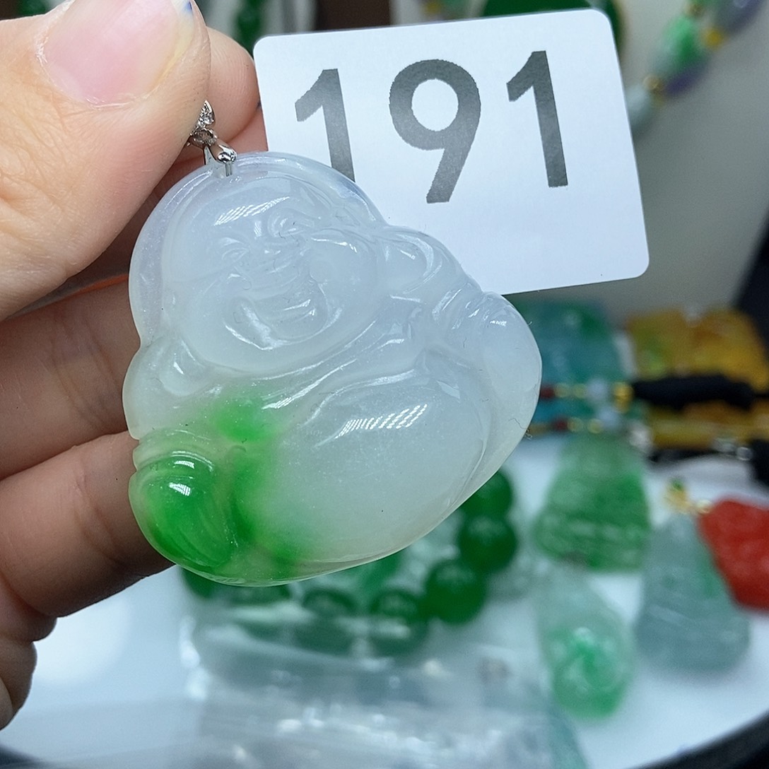 翡翠吊坠(赠链)未镶嵌