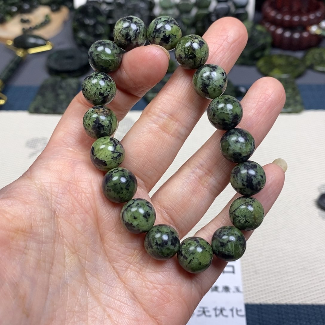蛇纹石玉手链未镶嵌12mm，17颗