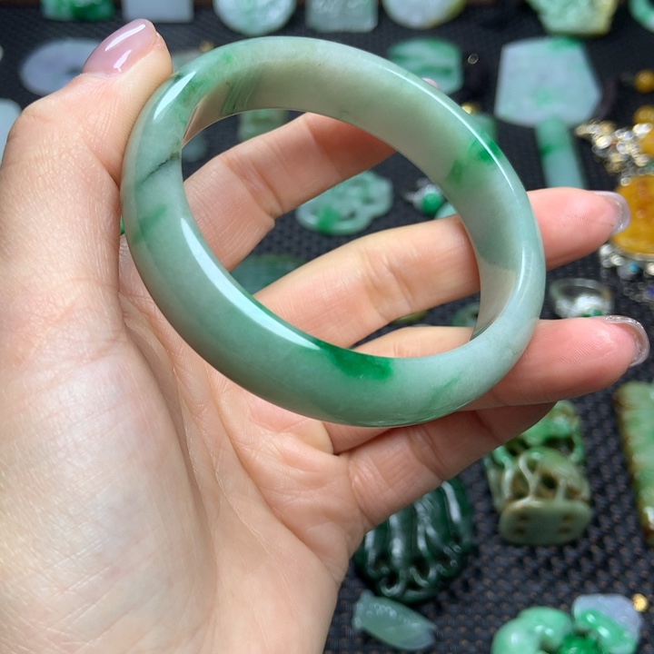 翡翠挂件未镶嵌真**意