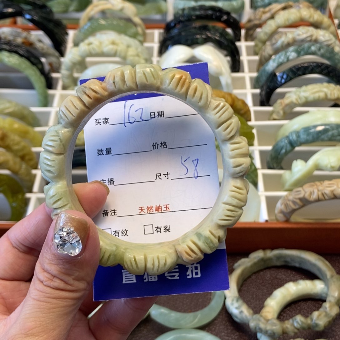 蛇纹石玉手镯未镶嵌