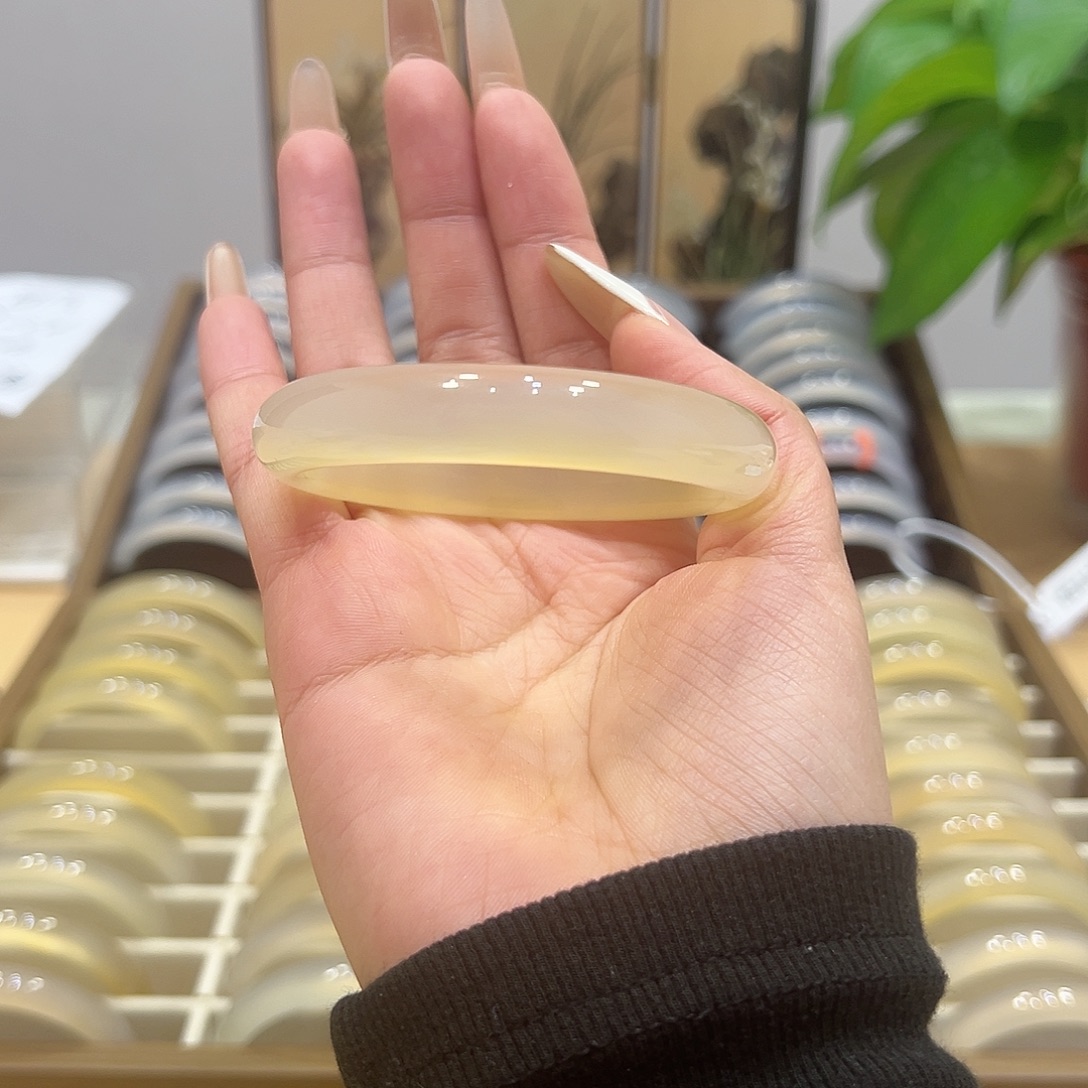 偷***奔玛瑙/玉髓未镶嵌手镯