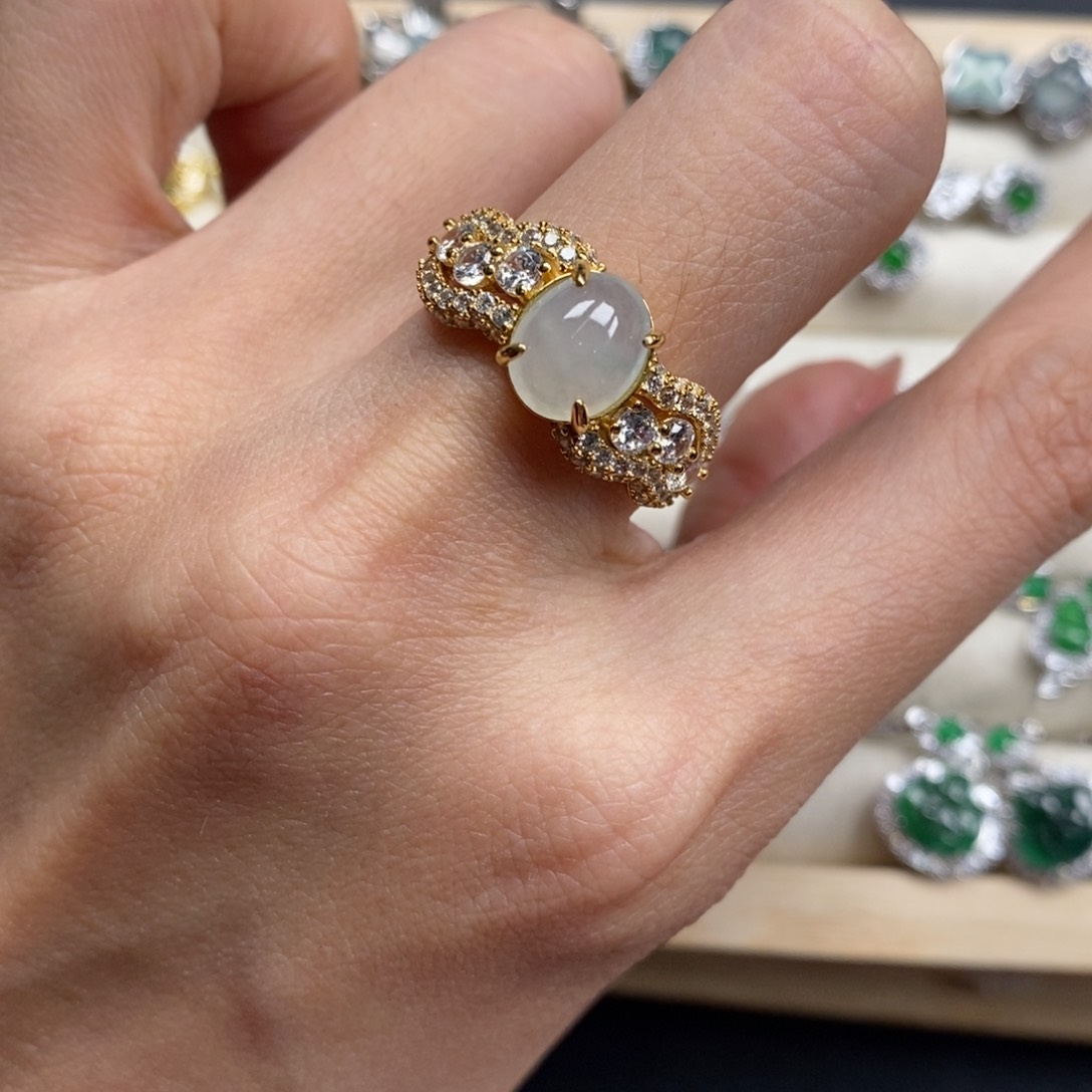 翡翠颈饰未镶嵌翡翠