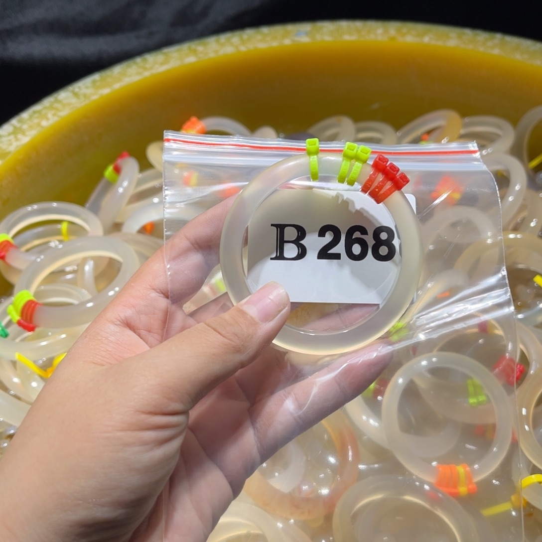 书***舒玛瑙/玉髓未镶嵌手镯