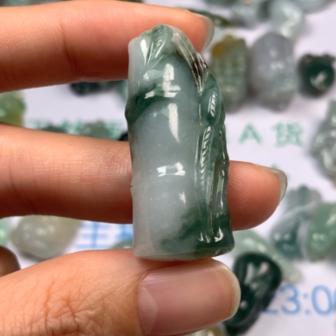 翡翠颈饰未镶嵌可**？