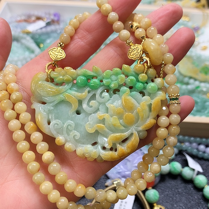 翡翠颈饰未镶嵌吊坠