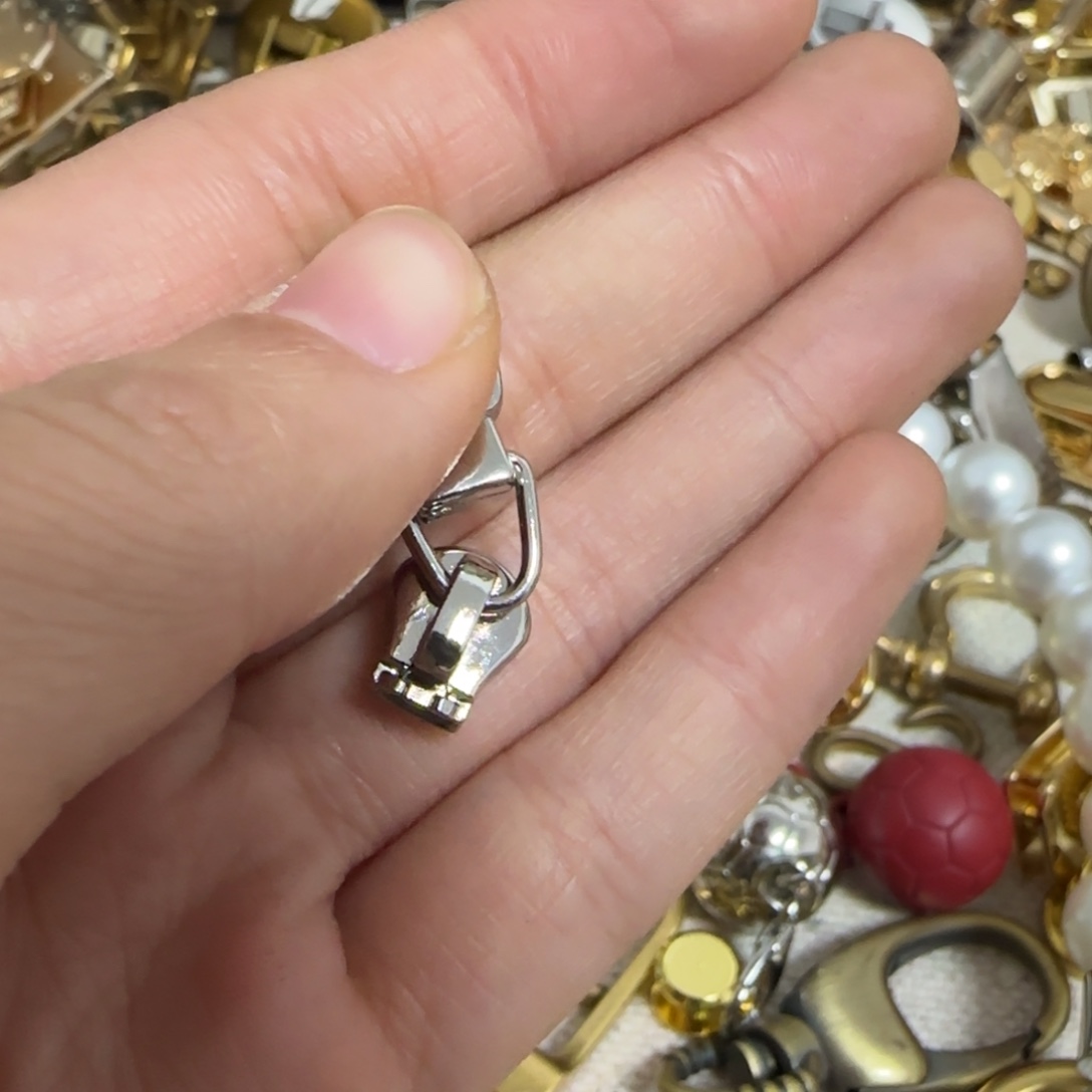 三号MC拉链头8元10个.