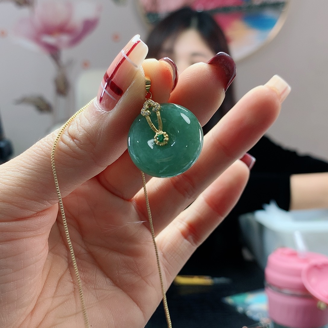 【闪购商品】翡翠吊坠(赠链)合金