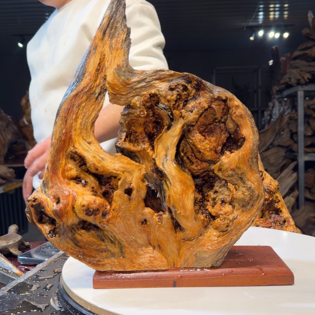 菘***楊木王一刀琥珀木摆件124