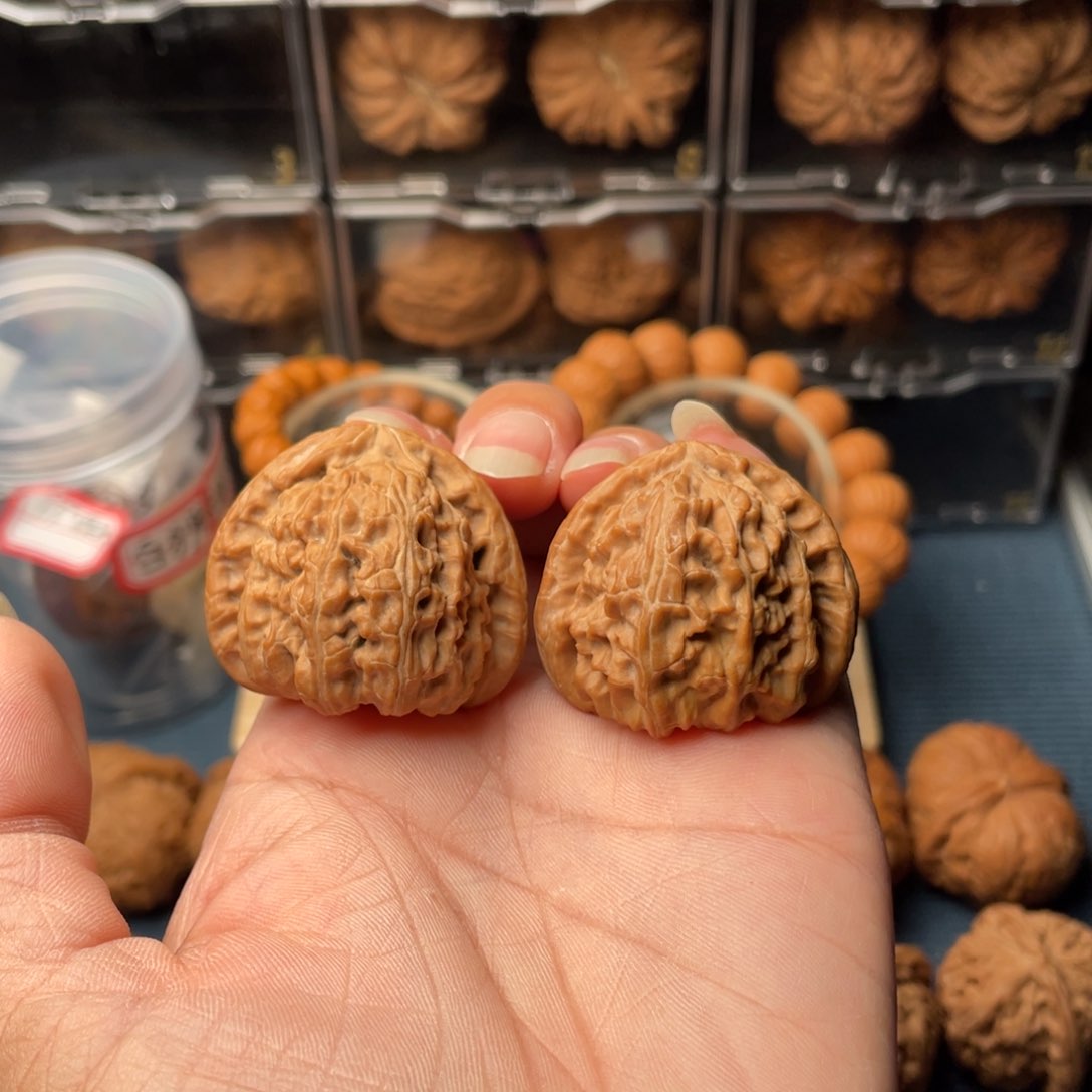 文玩核桃把件糯**o37+三角白