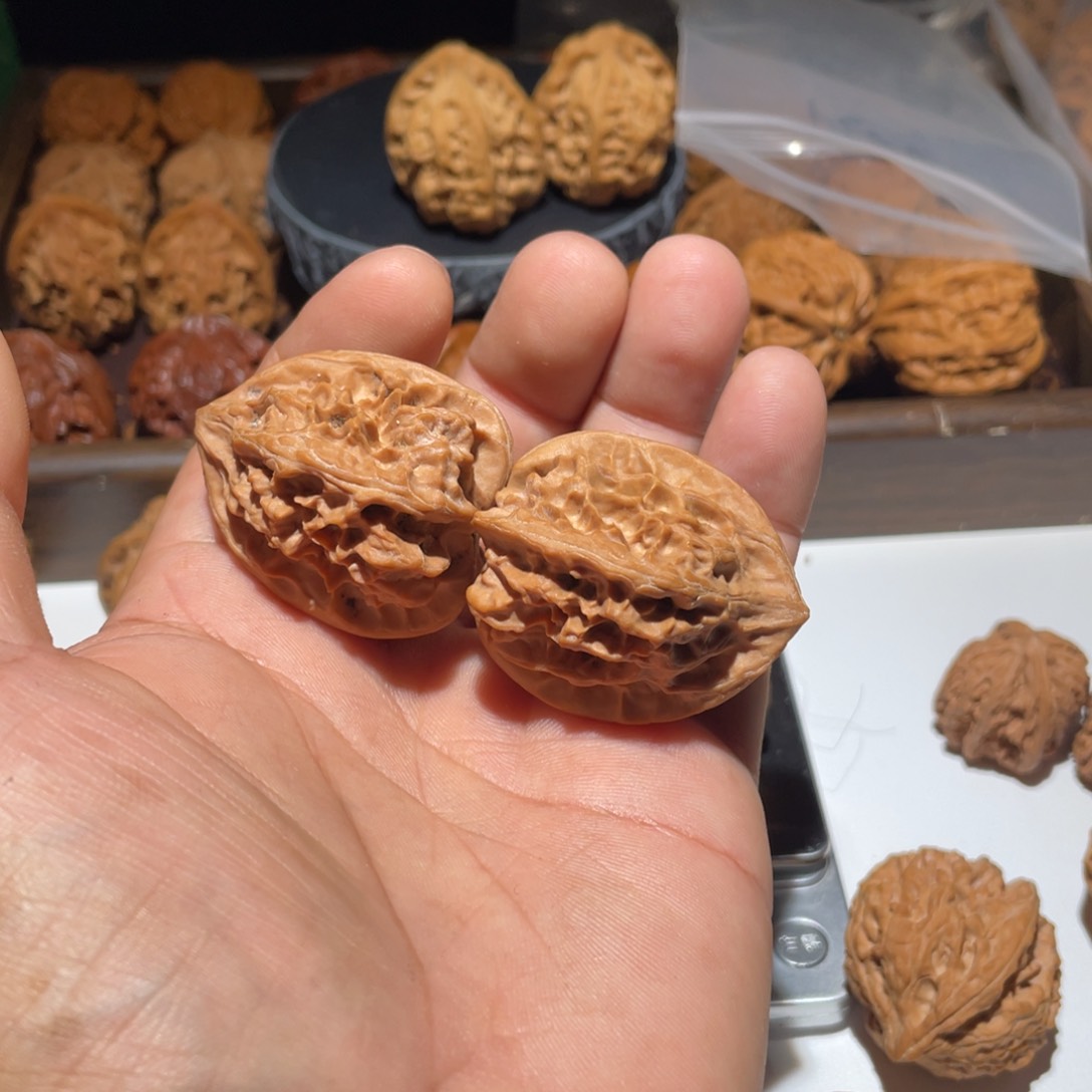 文玩核桃吊坠随*?龙骨