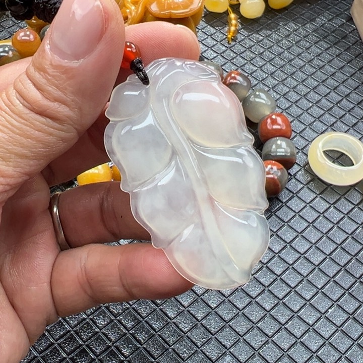 石英质玉（黄龙玉）颈饰未镶嵌