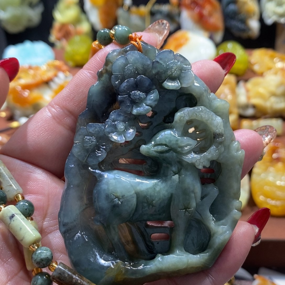 蛇纹石玉颈饰未镶嵌