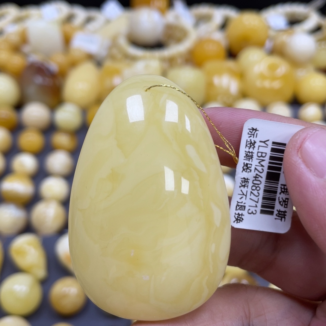 蜜蜡未镶嵌裸石54*36*13mm白花水滴