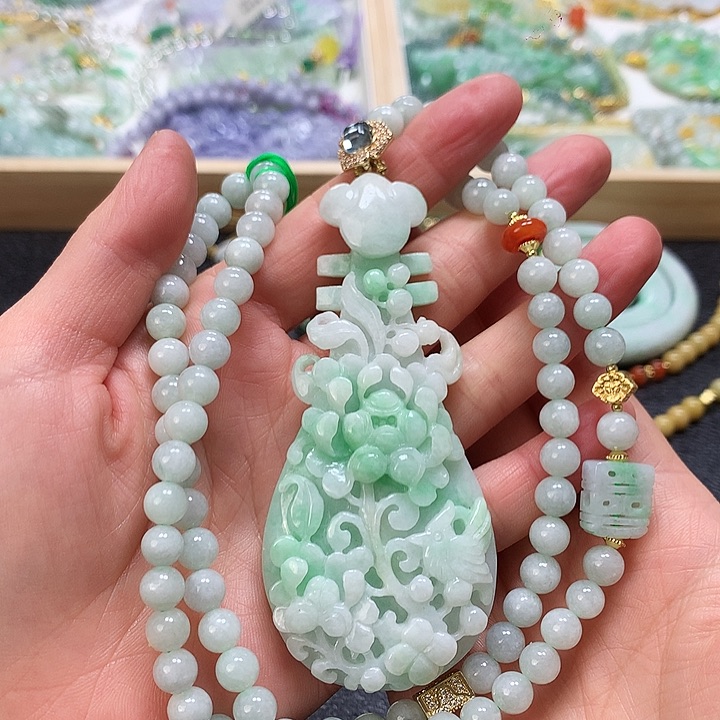 翡翠颈饰未镶嵌吊坠