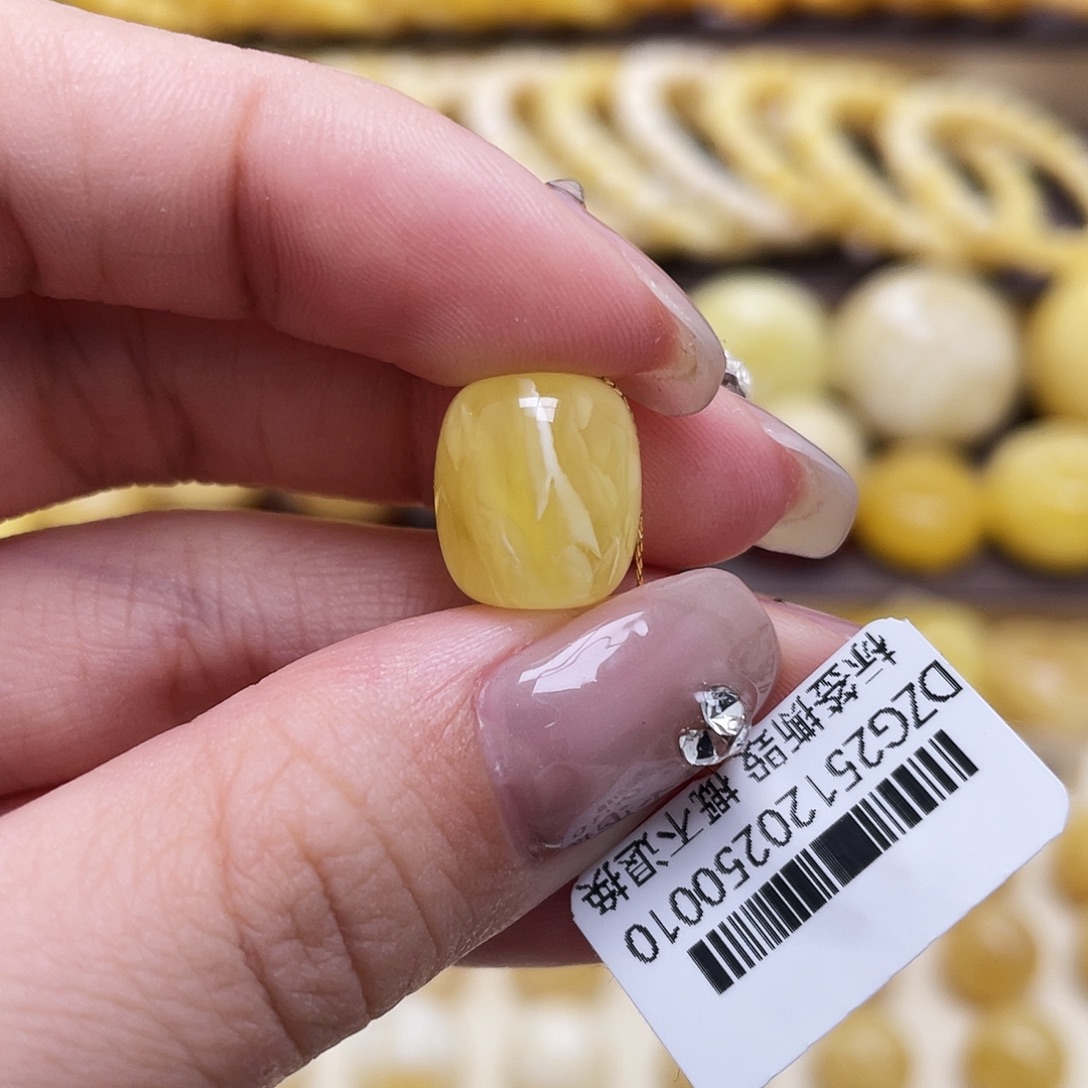 琥珀未镶嵌裸石11.2*12.7mm桶珠