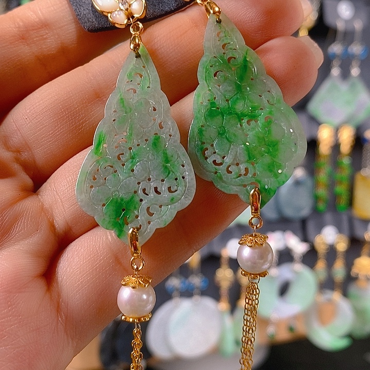 咪***咪翡翠未镶嵌耳饰翡翠