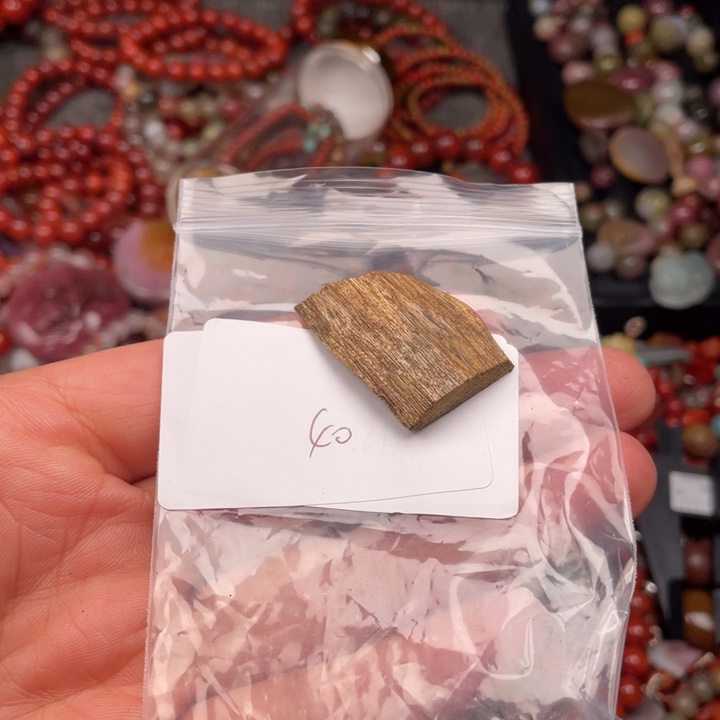 南红玛瑙沉香未镶嵌