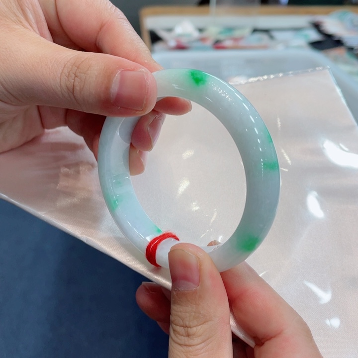 翡翠未镶嵌手镯买断