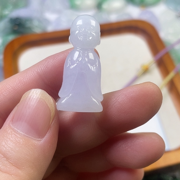 “***期翡翠未镶嵌颈饰小沙弥