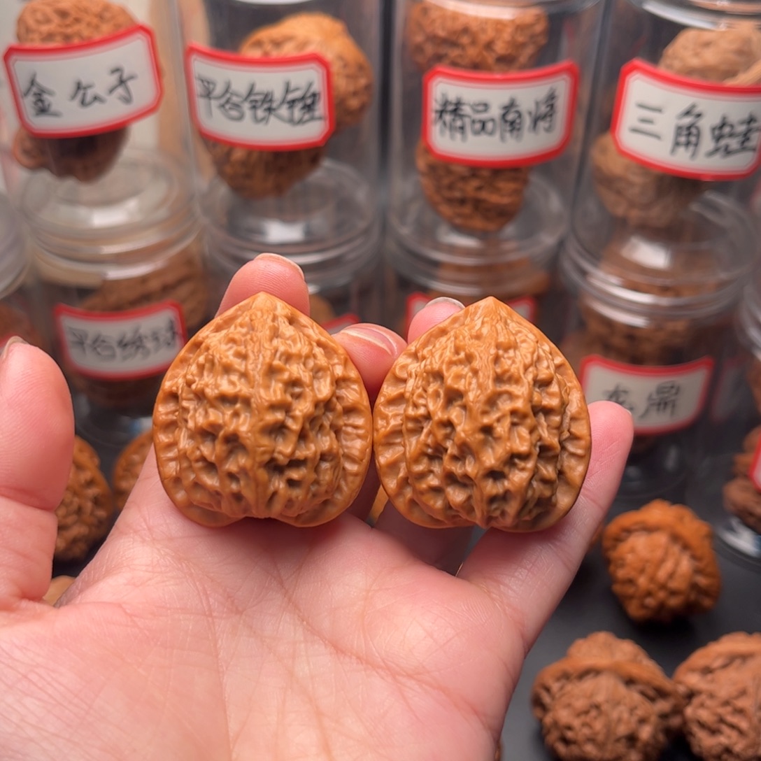 文玩核桃把件36金牛