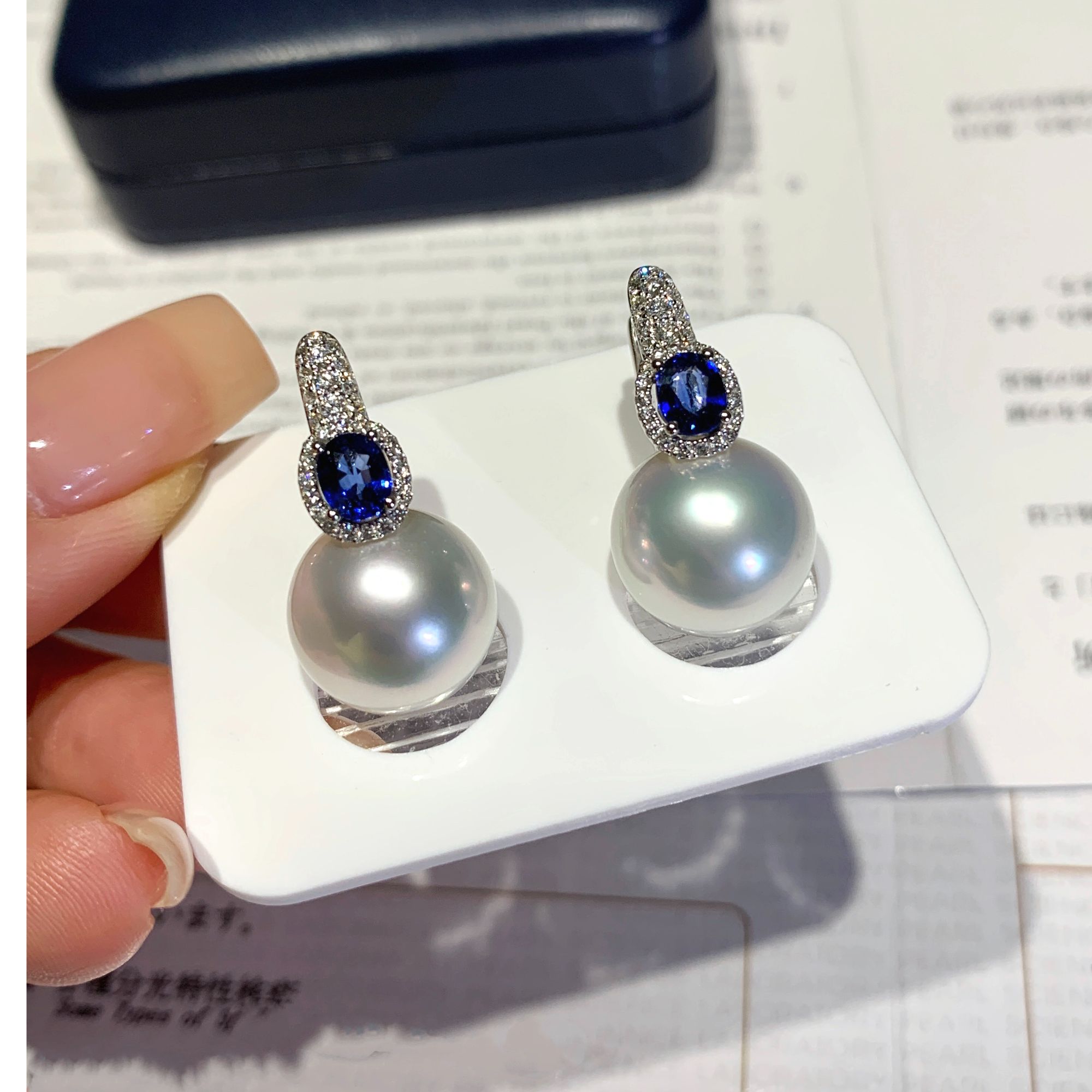18k金钻石 澳白耳饰 12-13mm 经典