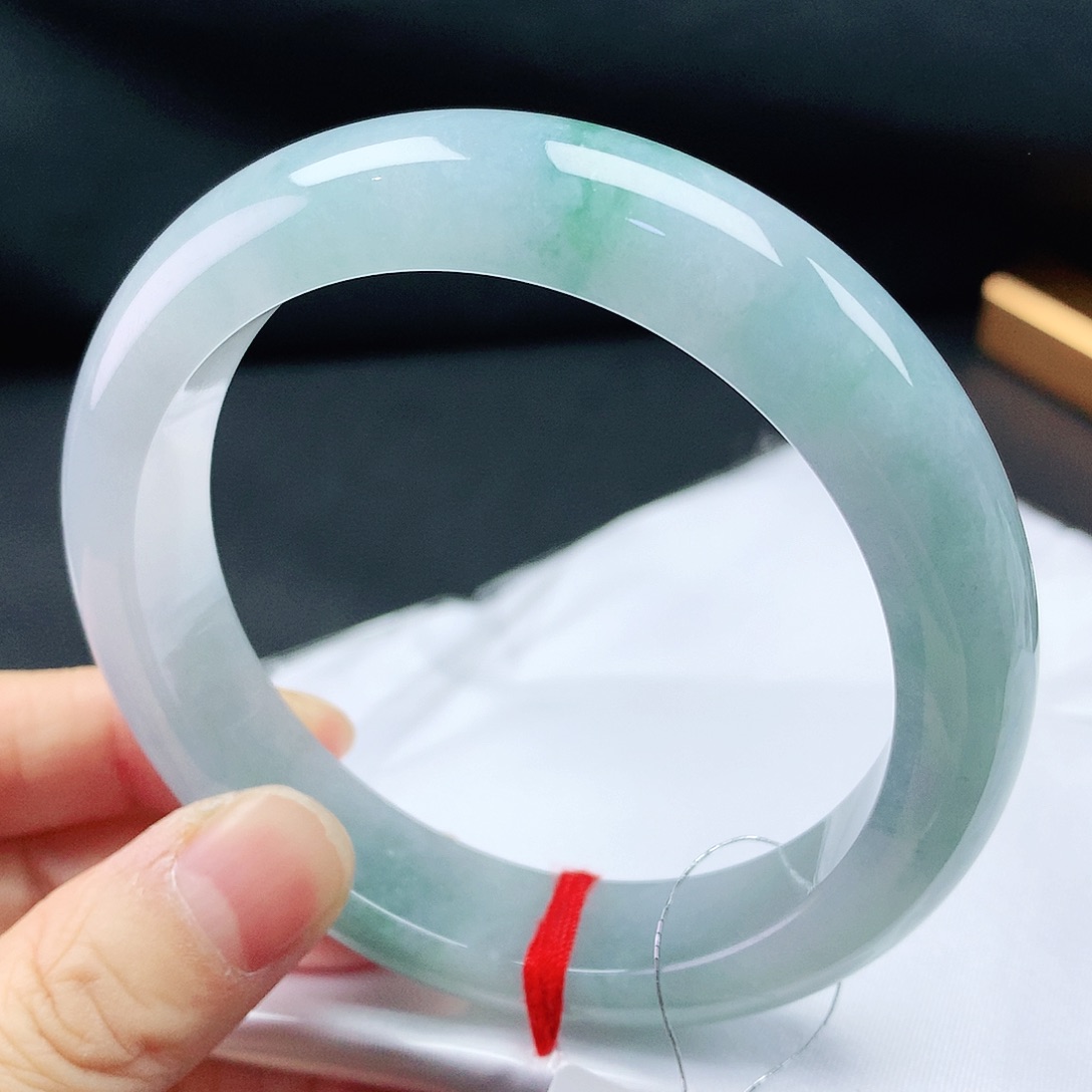 翡翠手镯未镶嵌62圈