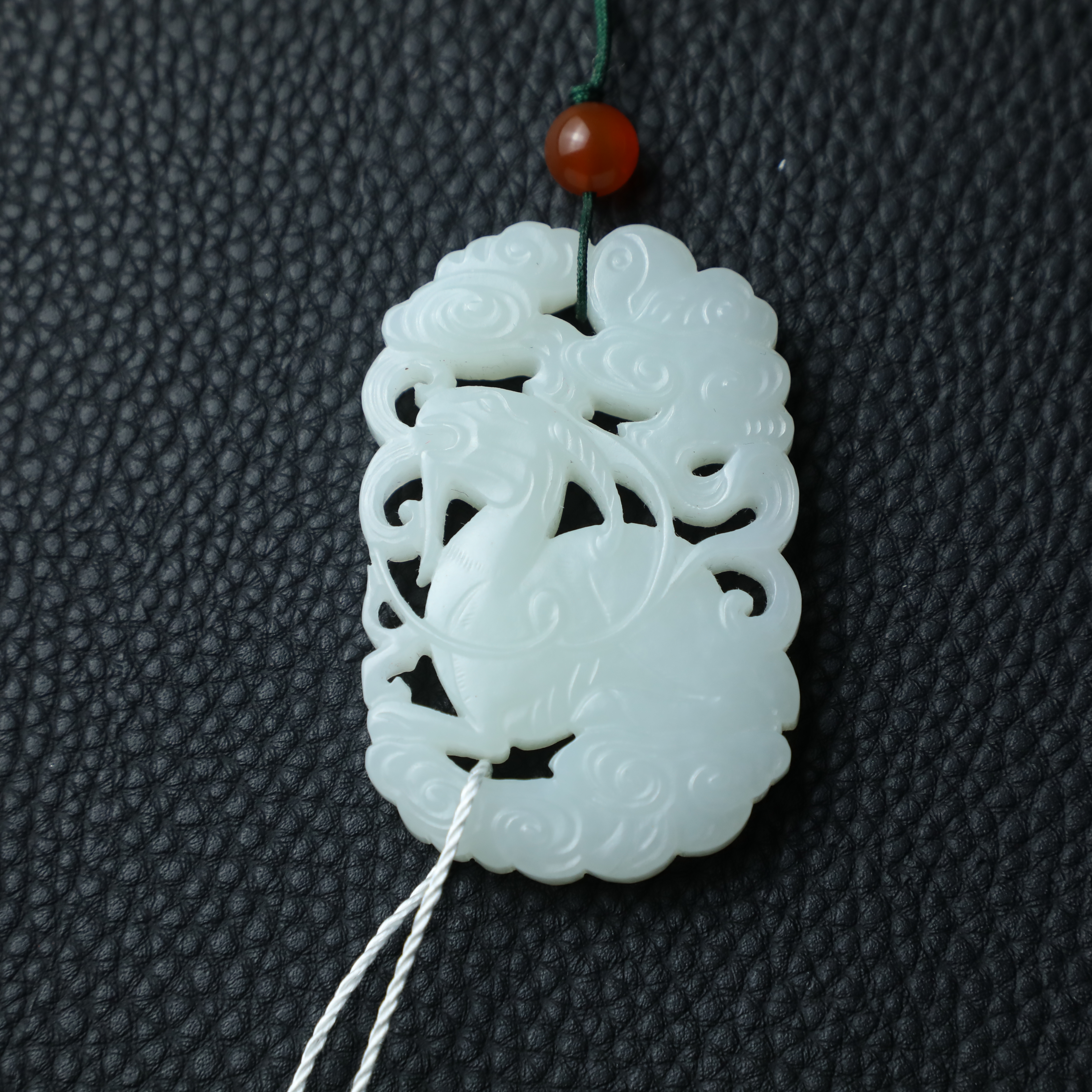 TCWWA07777清晚和田白玉瑞兽镂空玉牌