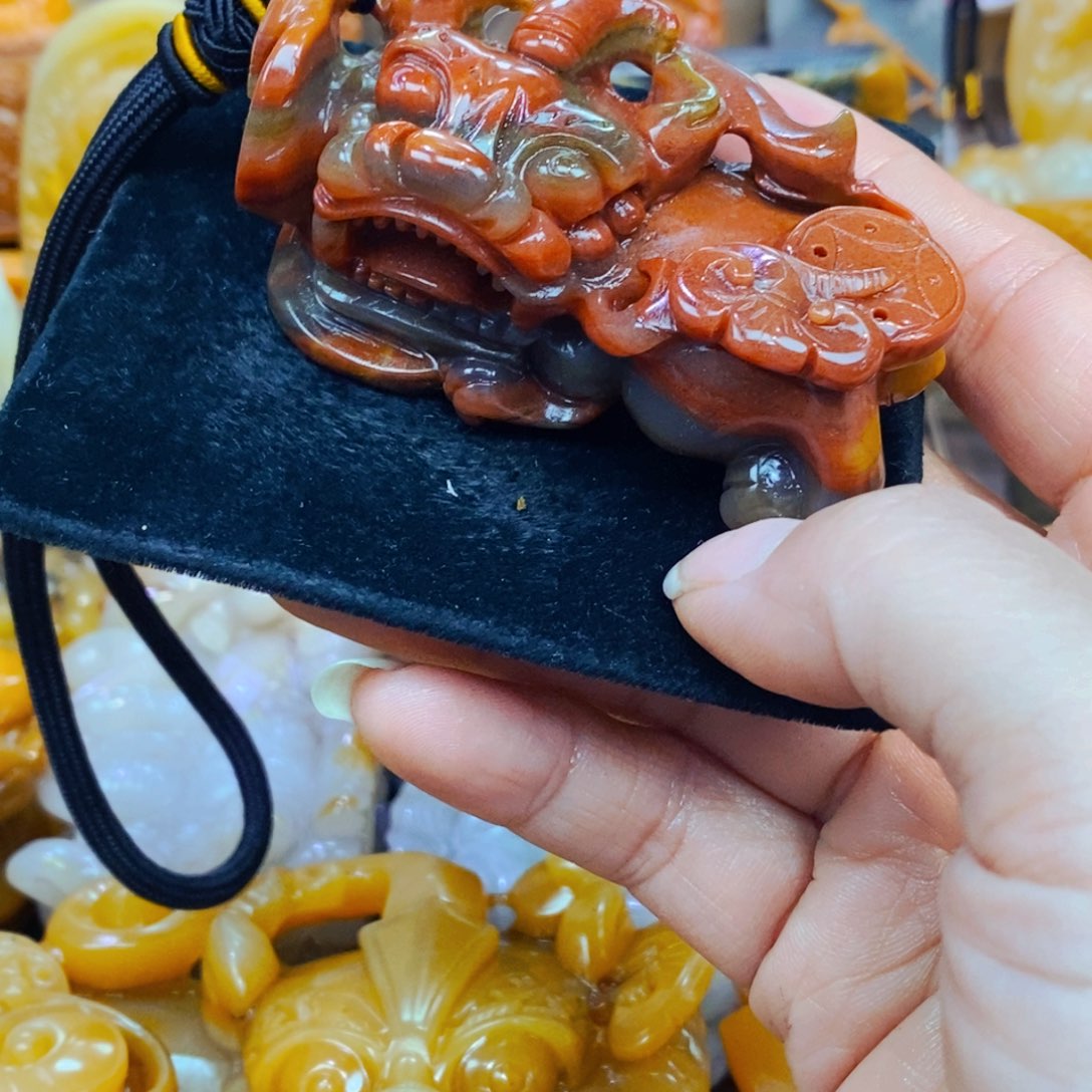 未镶嵌石英质玉（黄龙玉）吊坠(不含链)