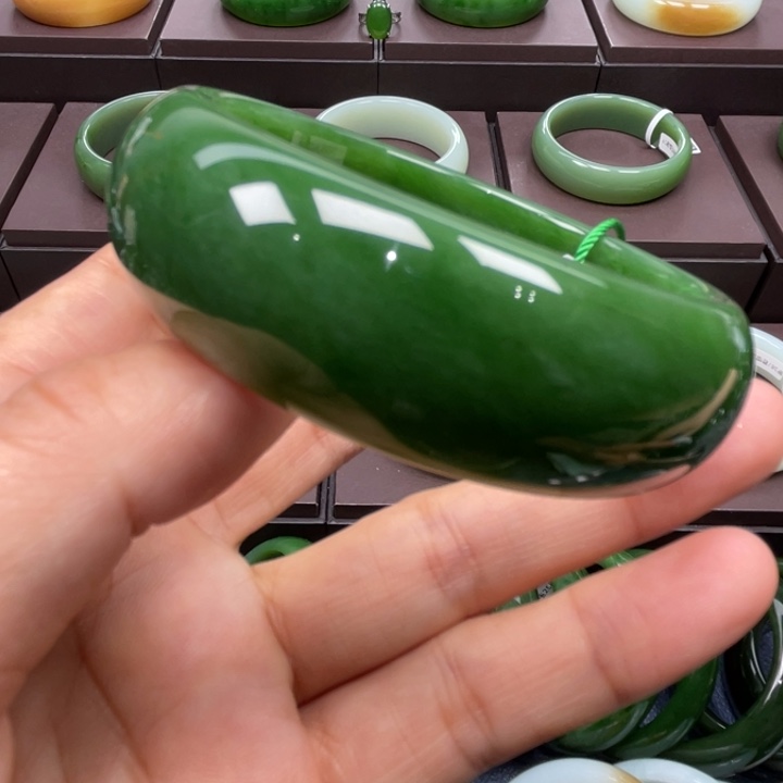 和田玉未镶嵌手镯