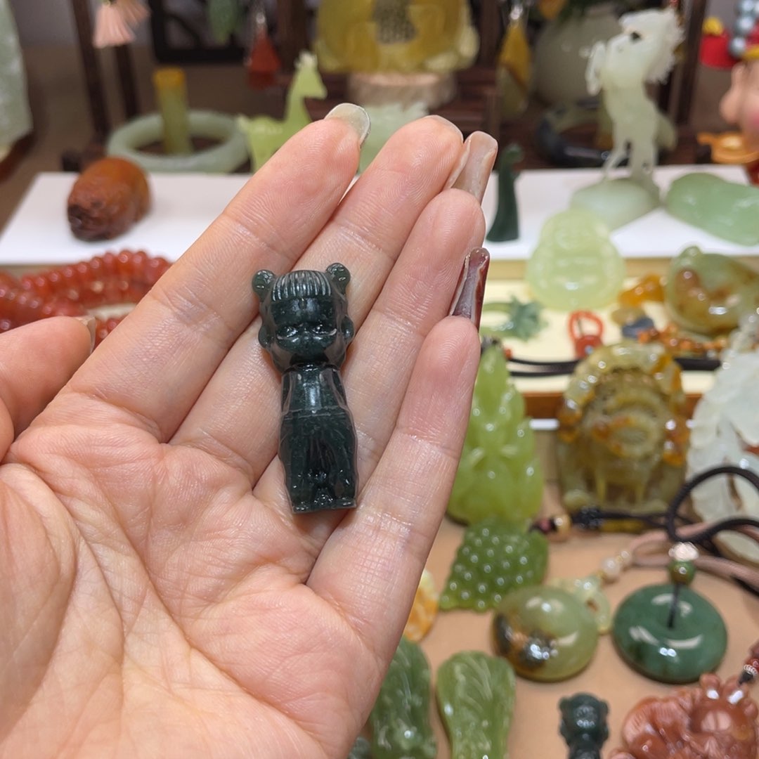 蛇纹石玉颈饰未镶嵌