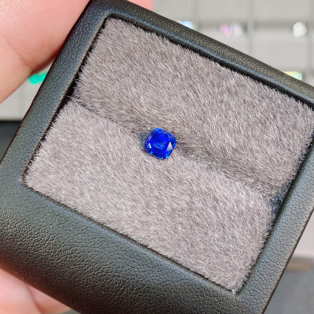 蓝宝石裸石未镶嵌1.08ct 纯天然皇家蓝蓝宝石