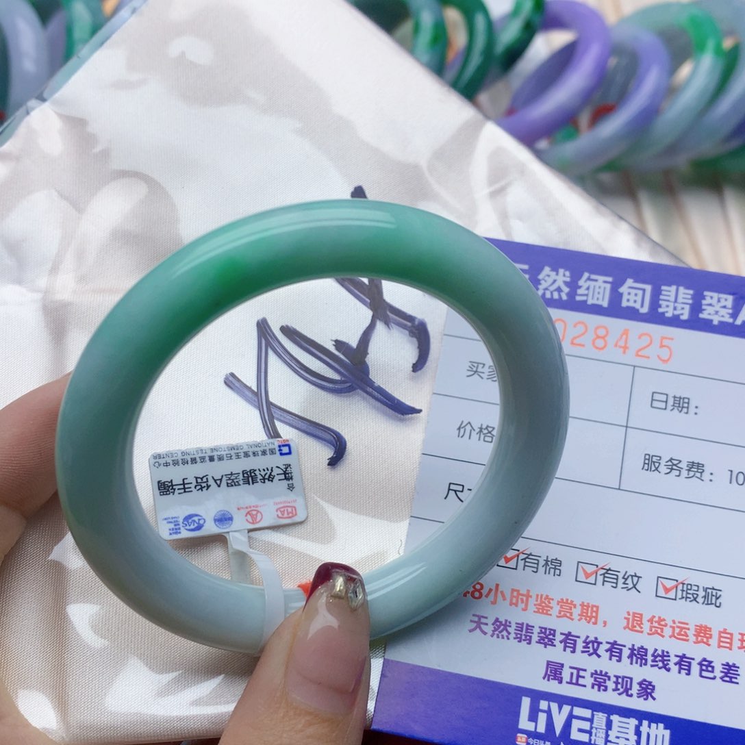 翡翠手镯未镶嵌翡翠手镯