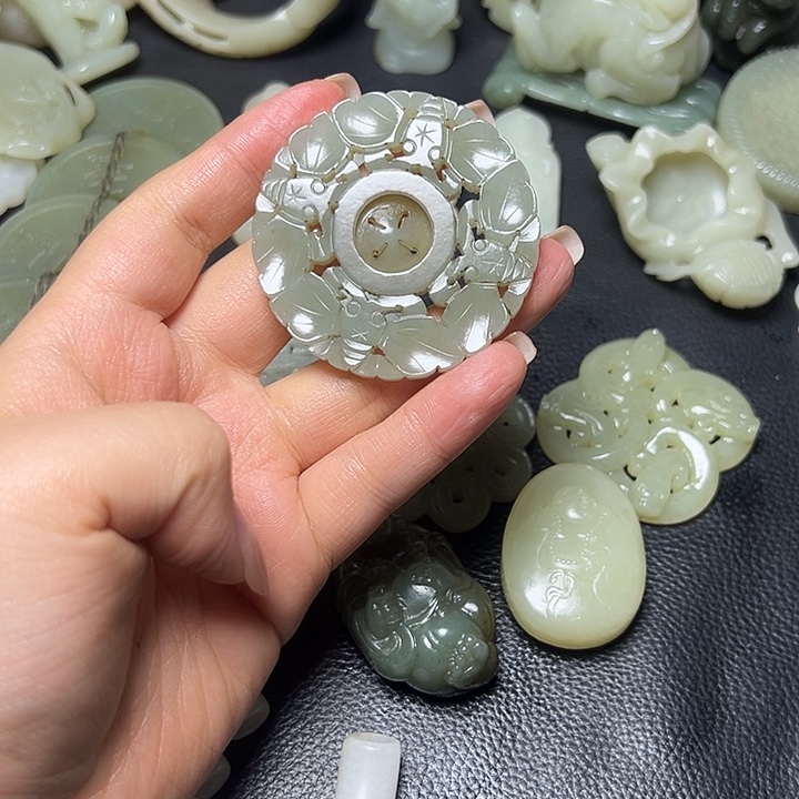 和田玉未镶嵌颈饰