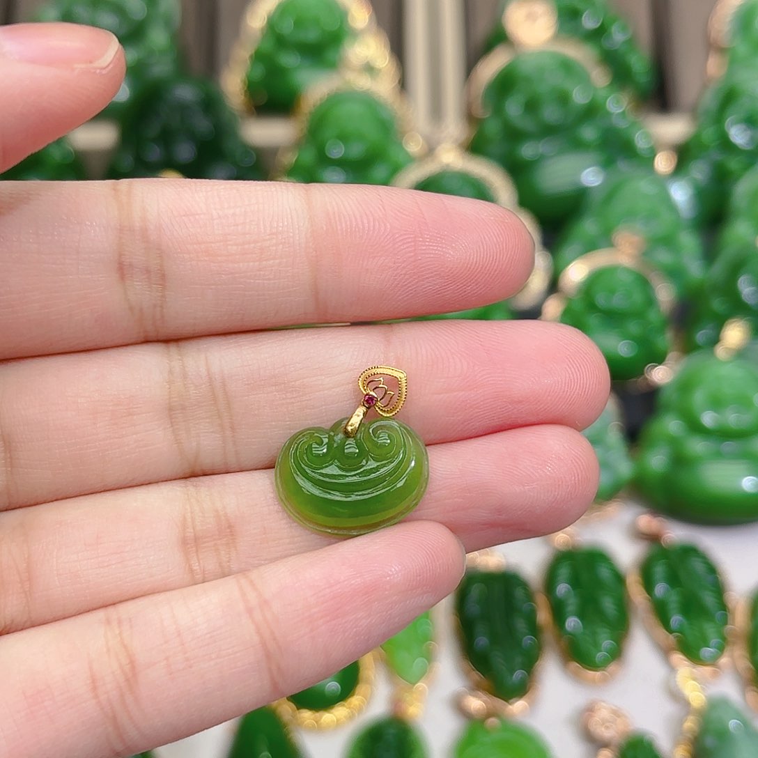 和田玉（碧玉）颈饰18K金镶嵌