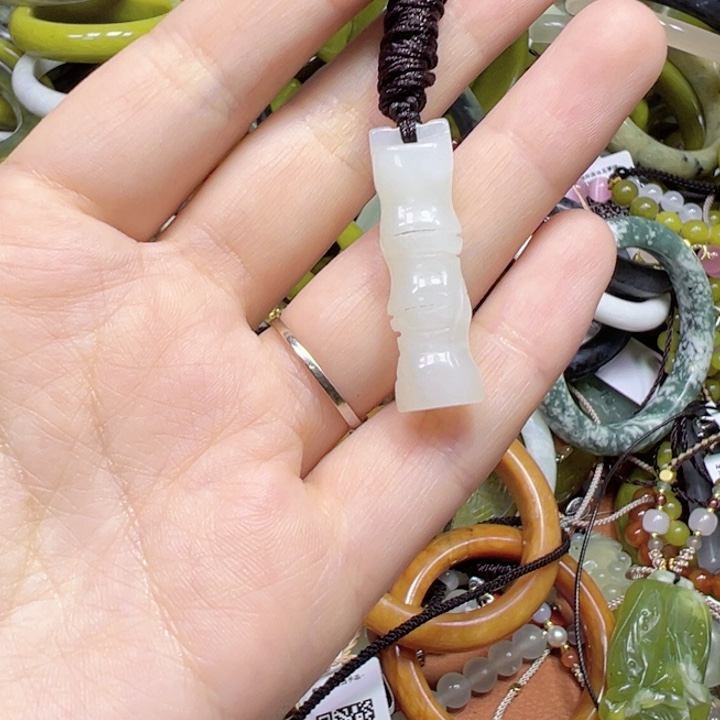 未镶嵌蛇纹石玉手链