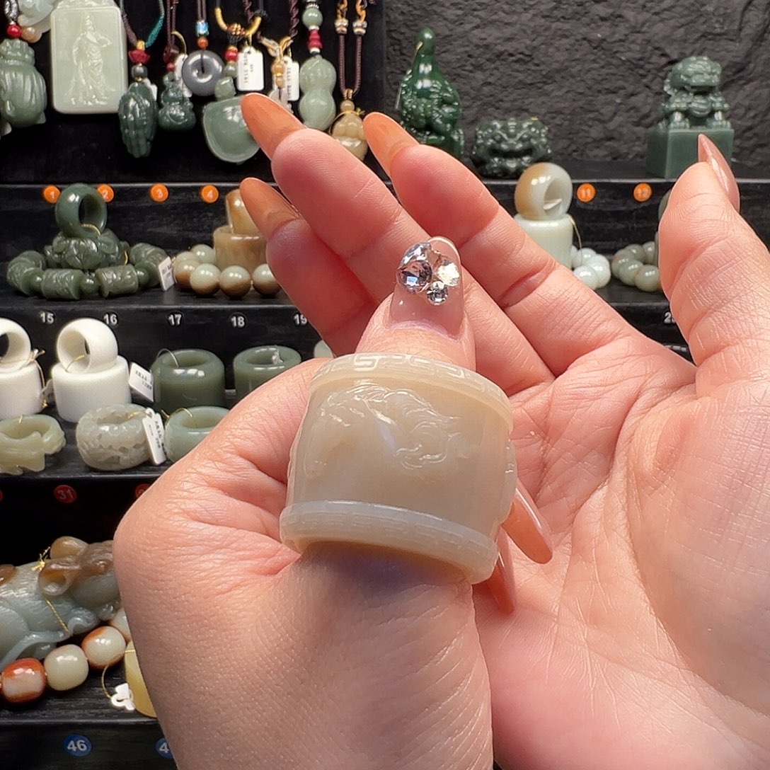 ****定和田玉未镶嵌戒指马