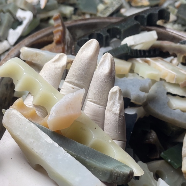 阳***暖和田玉未镶嵌珠宝半成品