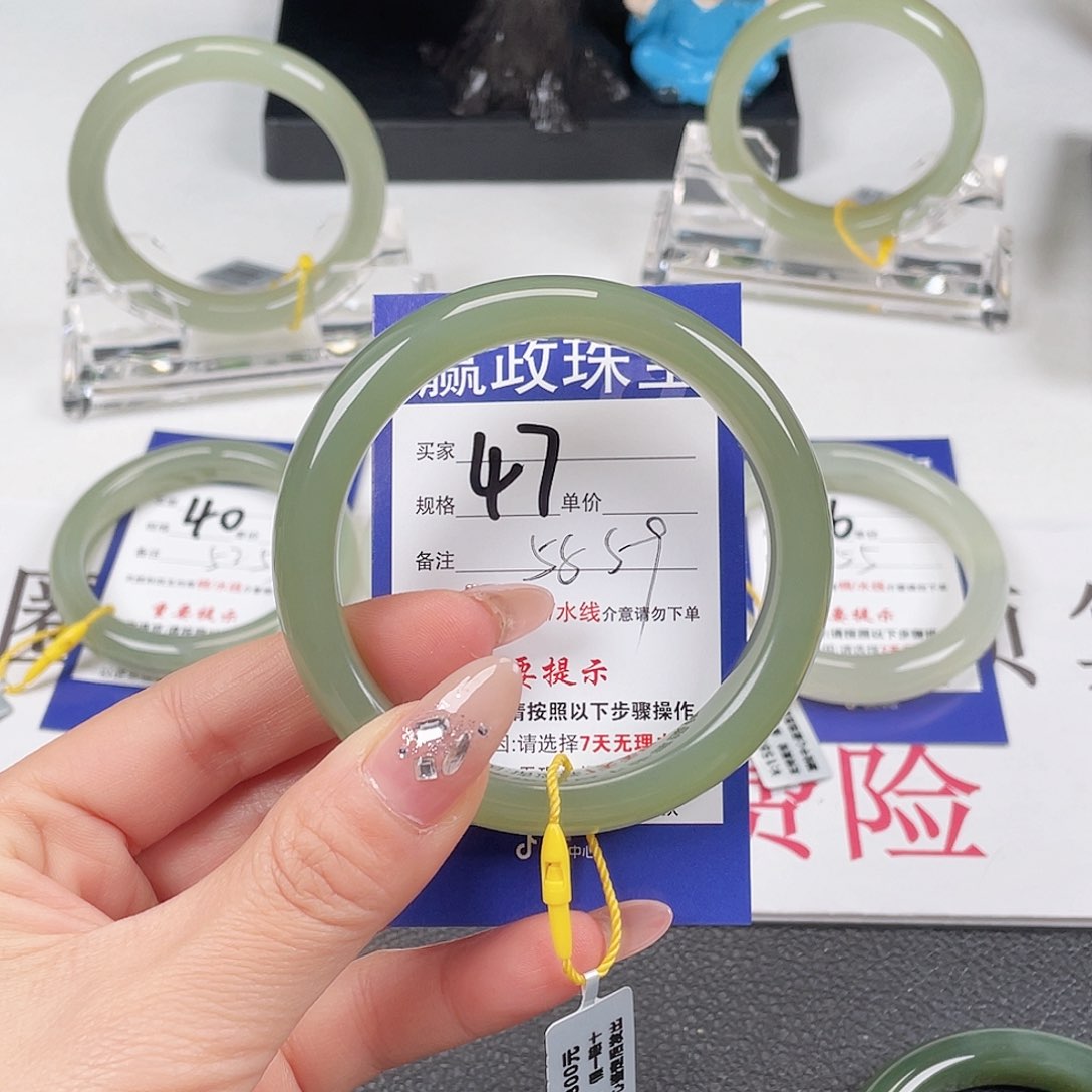 和田玉手镯未镶嵌孙*樱