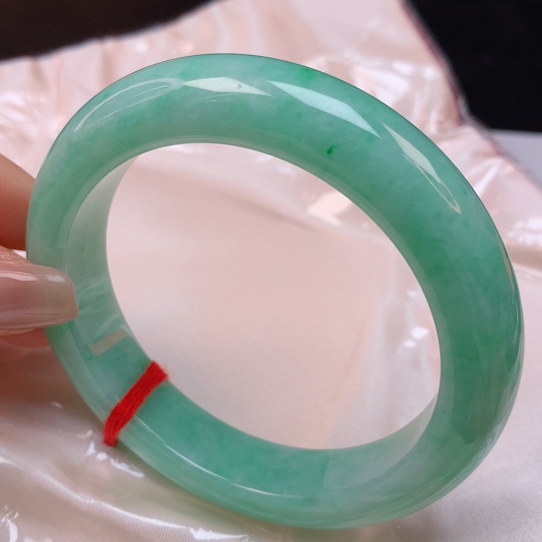 【闪购商品】翡翠手镯未镶嵌容****所58翡翠手镯