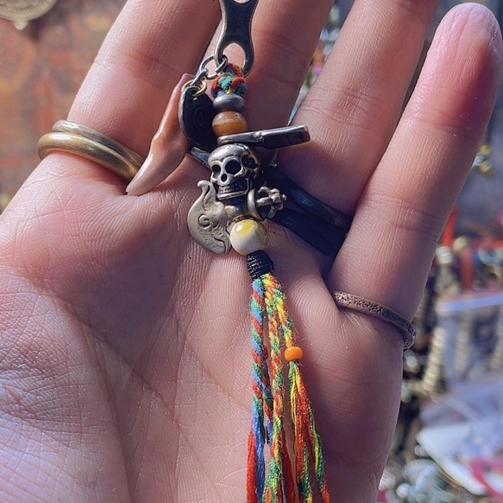 白铜多元素侧挂设计搭配一套