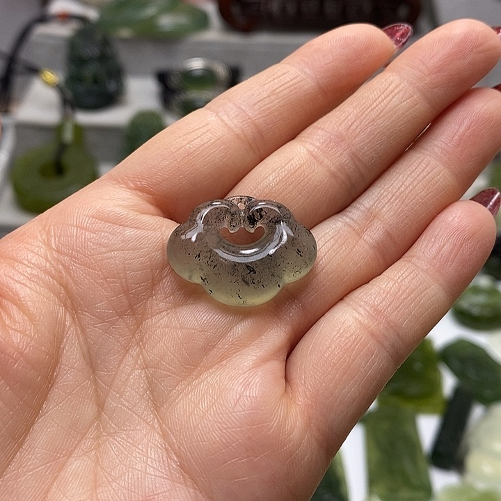 蛇纹石玉挂件未镶嵌